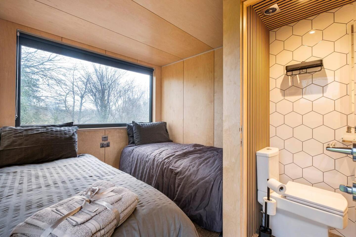 Beautiful Cabins In Herefordshire Countryside Экстерьер фото